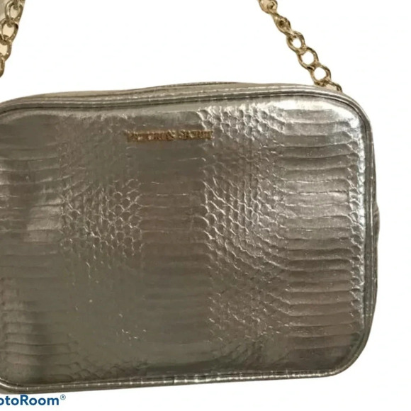 ⭐️HP⭐️Victoria’s Secret fashion metallic Silver snake skin chain crossb… - Picture 3 of 15